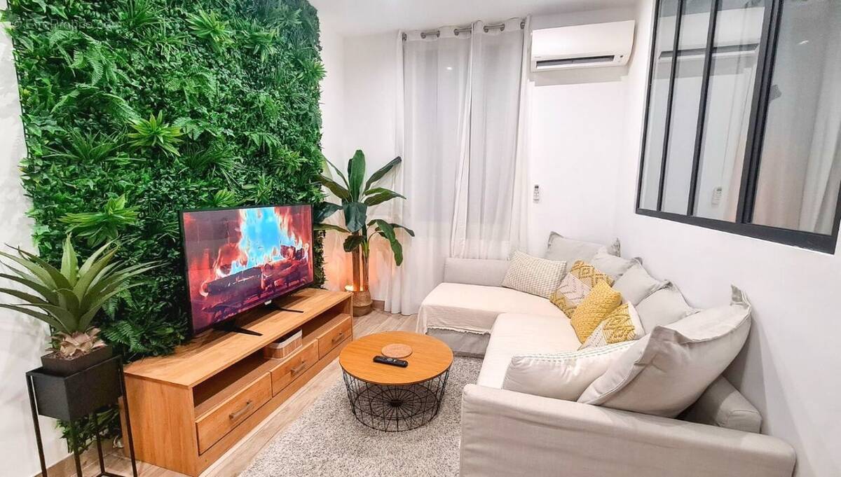 LA CIOTAT APPARTEMENT T2 ENTIERREMENT RENOVE - parfait état - - Appartement à LA CIOTAT