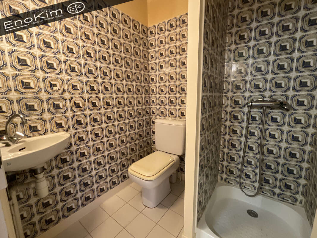 Ensemble immobilier avec maison d'habitation et local commercial - Fort potentiel. - photo 10