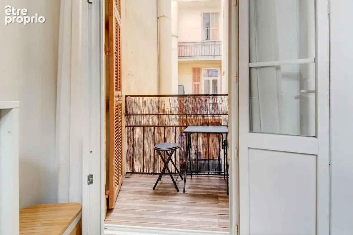 Nice centre-ville – 2 pièces de 31,79 m² avec balcon, hauteur sous plafond et vue sur les toits - photo 7