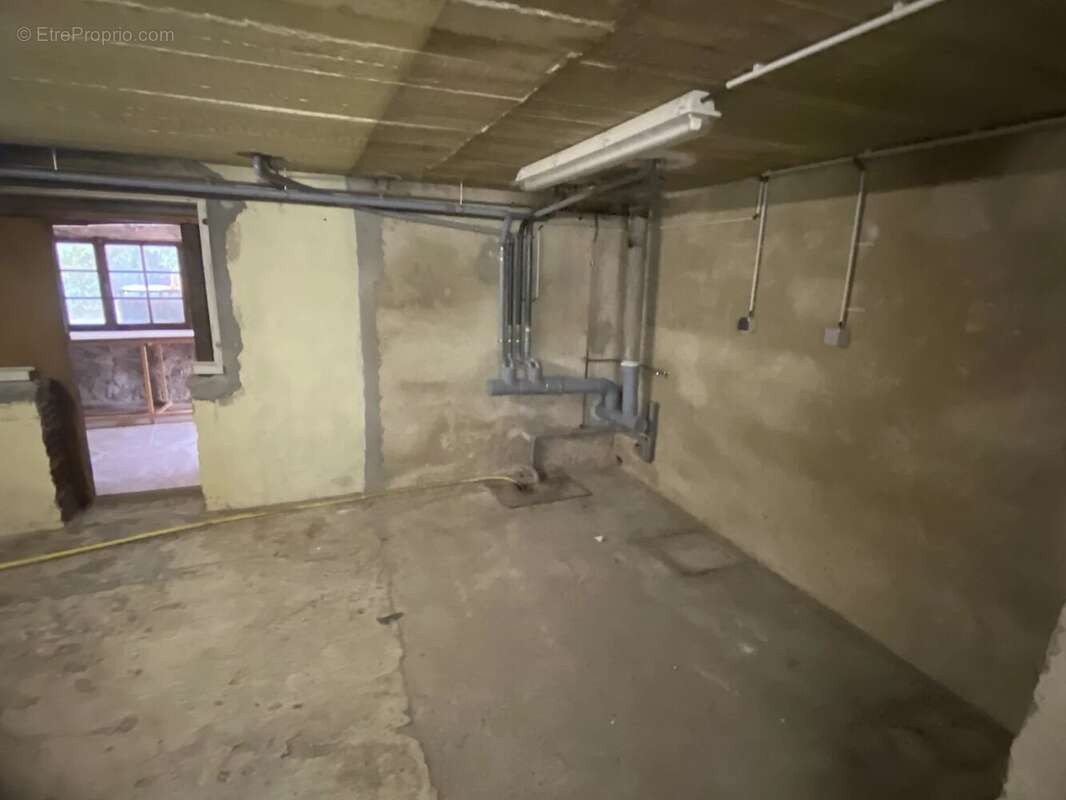 Maison à SAINT-YZAN-DE-SOUDIAC