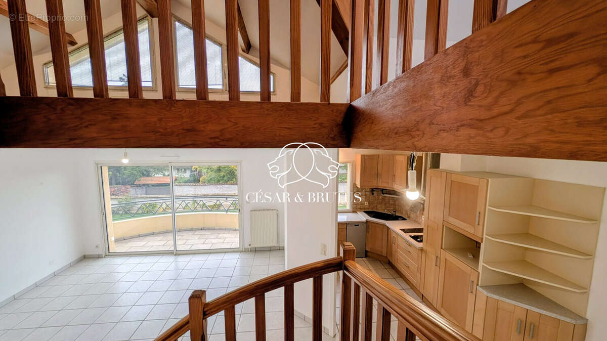 Appartement à VEAUCHE