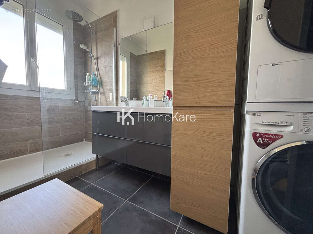 Appartement à BEAUZELLE