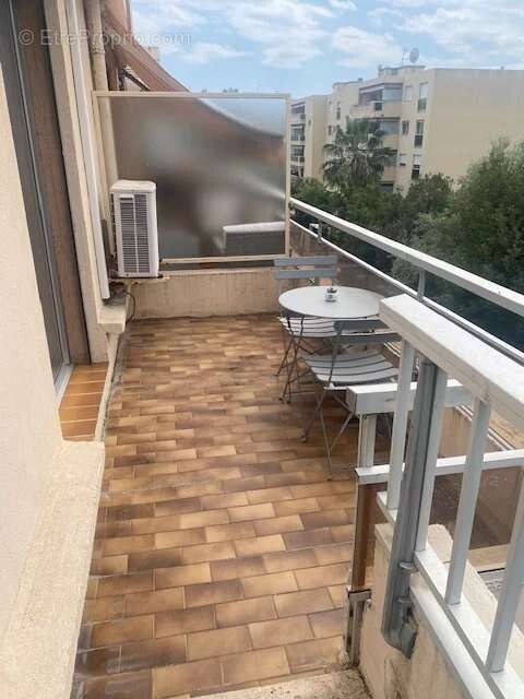 Appartement à SAINT-LAURENT-DU-VAR
