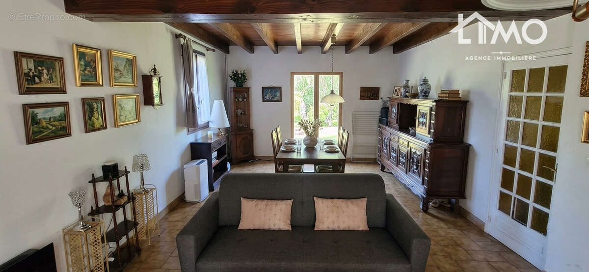Maison 134 m² à Saint-Christophe  - photo 4