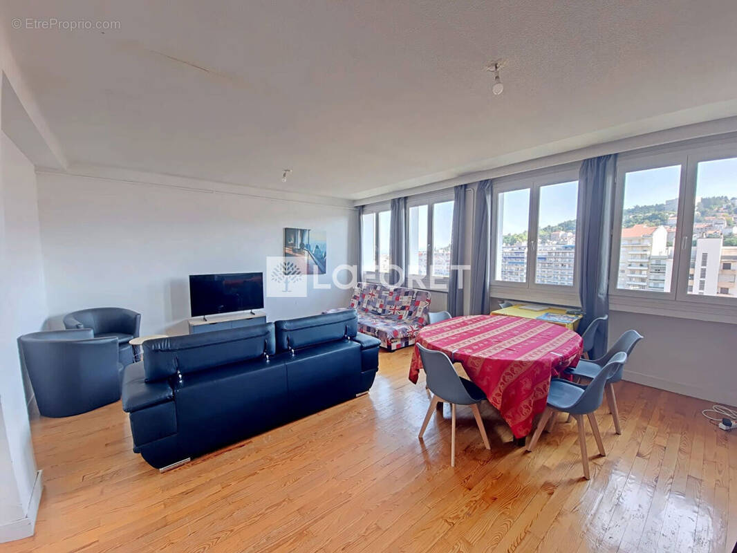 Appartement à SAINT-ETIENNE