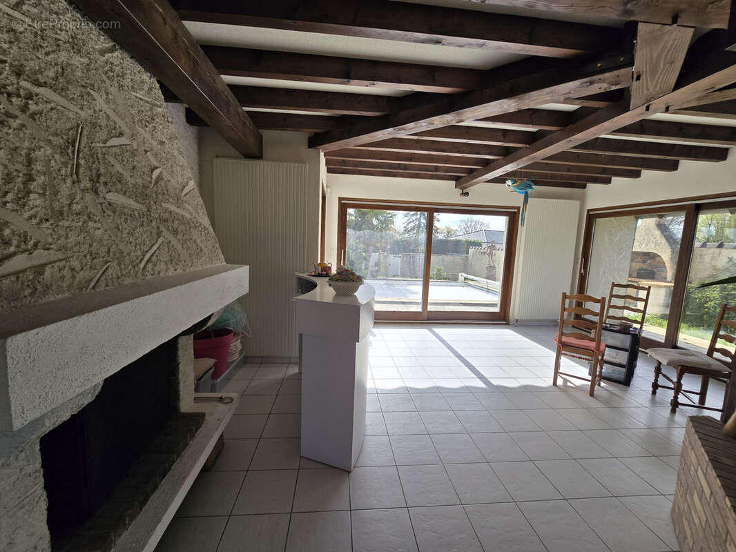 Maison à SAINT-REMY-EN-ROLLAT