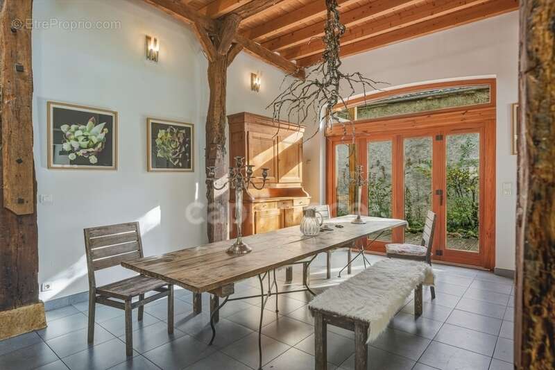 Maison à SAINT-GENIS-POUILLY