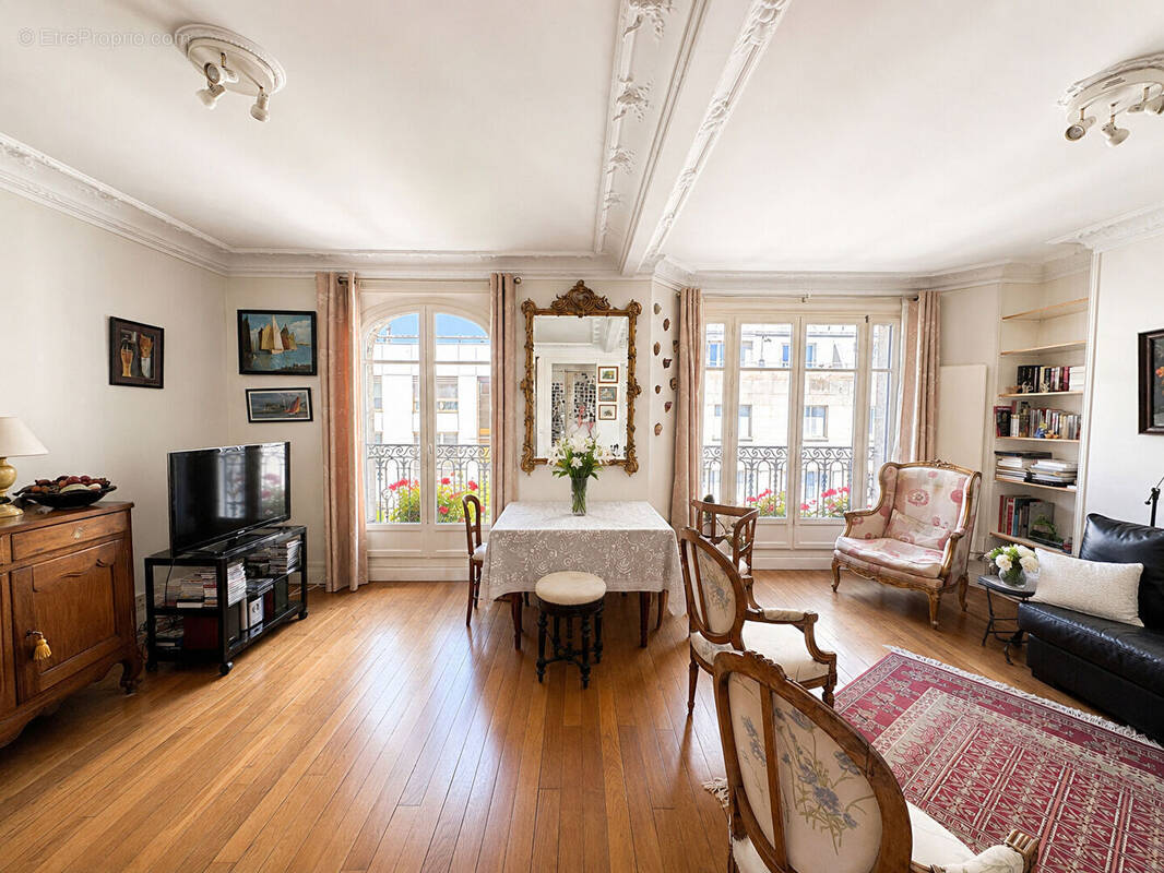 Appartement à PARIS-15E