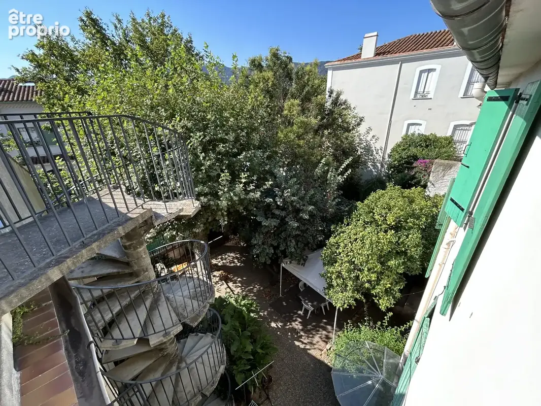 Bâtisse au cœur du village - photo 16