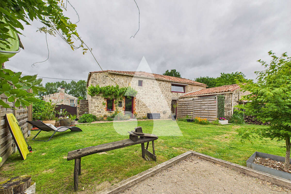 Maison à SAINT-FLORENT-DES-BOIS