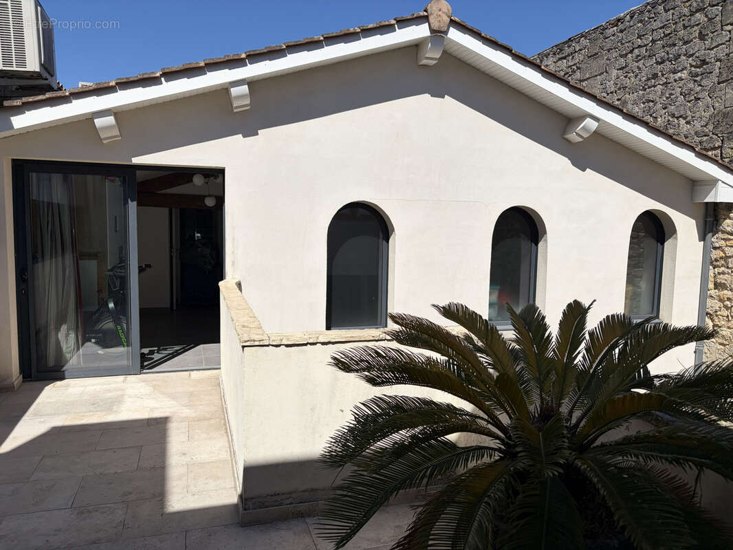 Dans un ancien relais postal, atypique Maison indépendante en 2ème ligne + Appartement T3 - photo 2