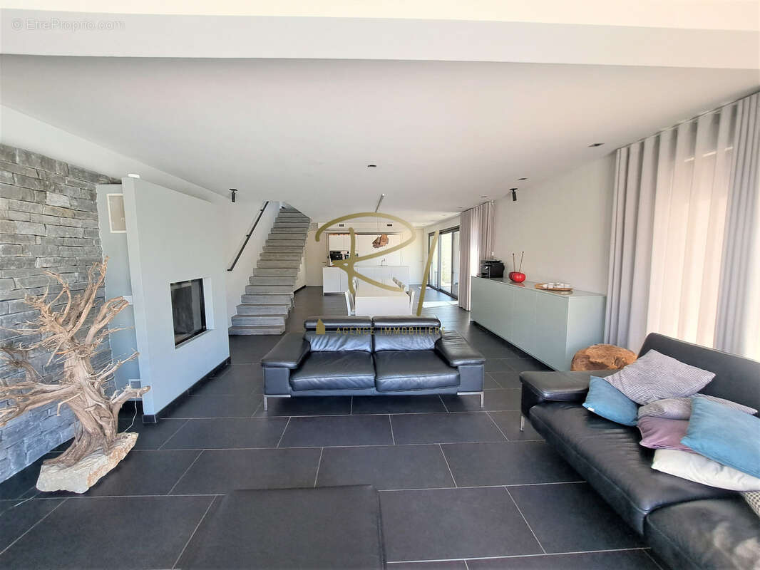 Maison à RUOMS