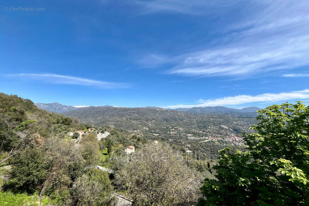 Appartement à CHATEAUNEUF-VILLEVIEILLE
