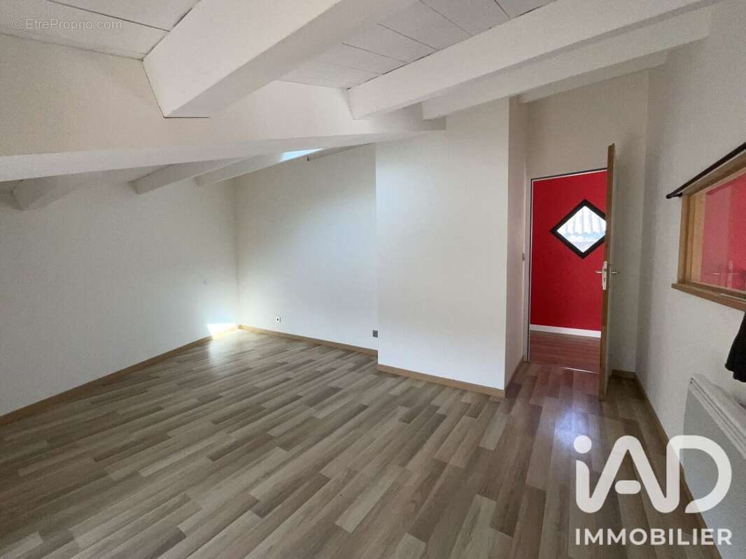 Maison 147 m² à Saint-Cyr-Du-Doret  - photo 7