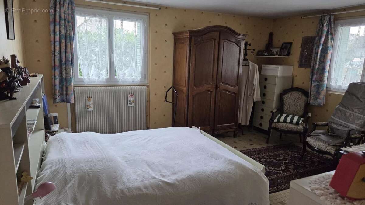 Maison à CHAMPFORGEUIL