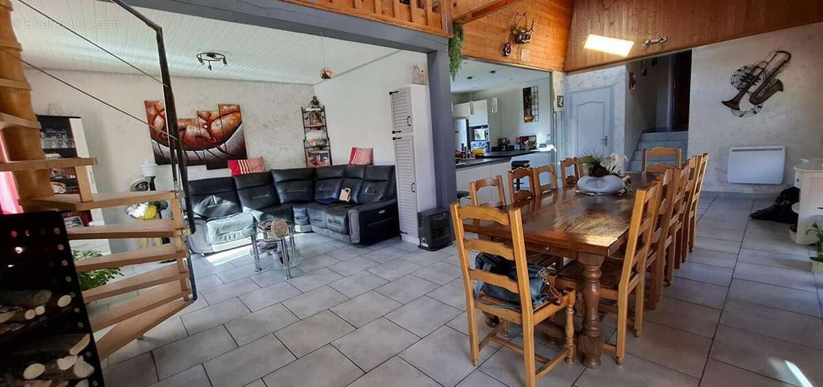 Maison à MEILLONNAS