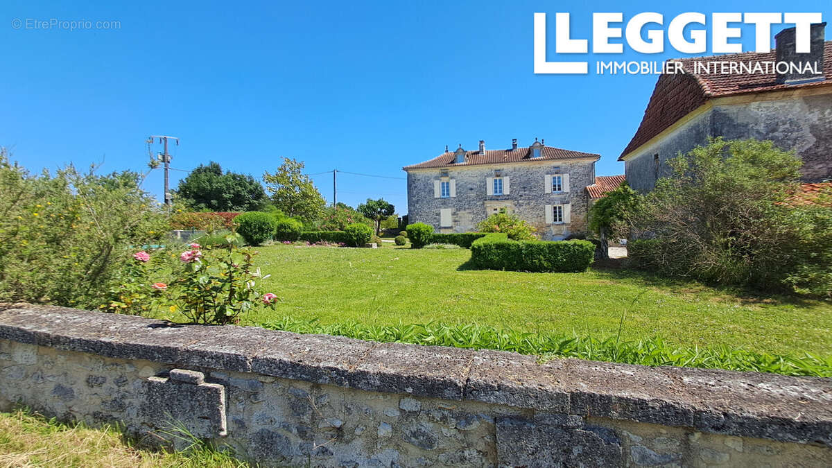 Propriété de caractère rénovée avec goût, vue imprenable, dépendances et potentiel gîtes - photo 3