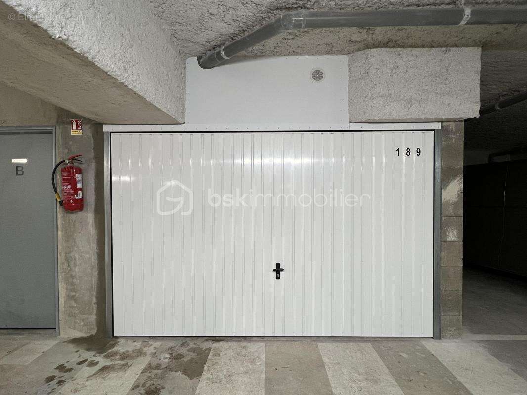 8 Box et 1 place de parking sur 167 m² + ou - - photo 19