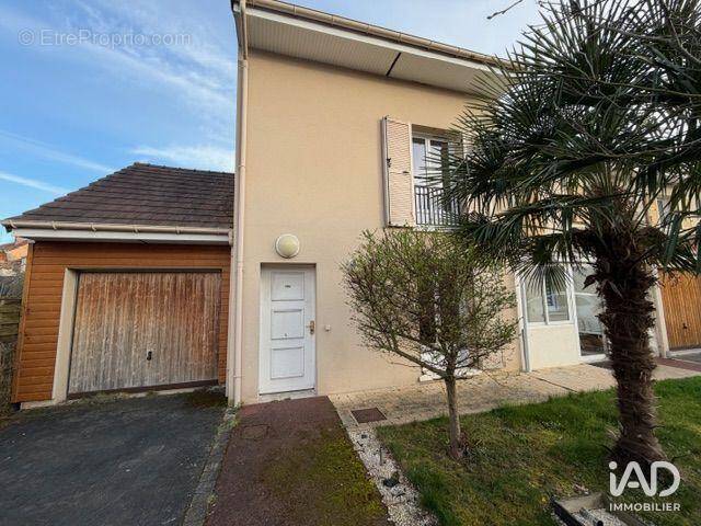 Photo 1 - Maison à CLAYE-SOUILLY