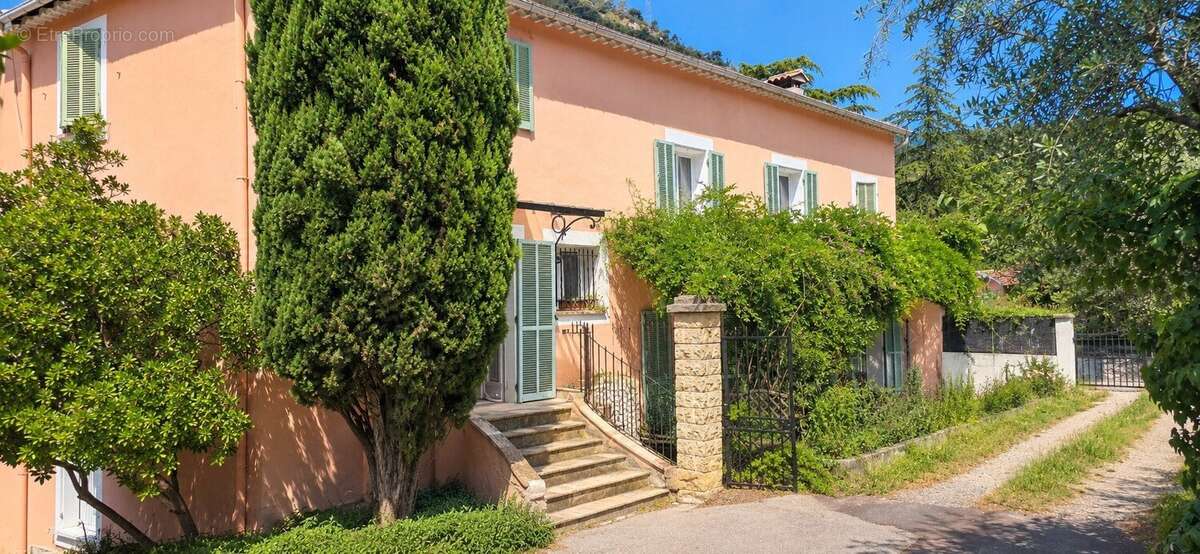 Maison à TOURRETTE-LEVENS