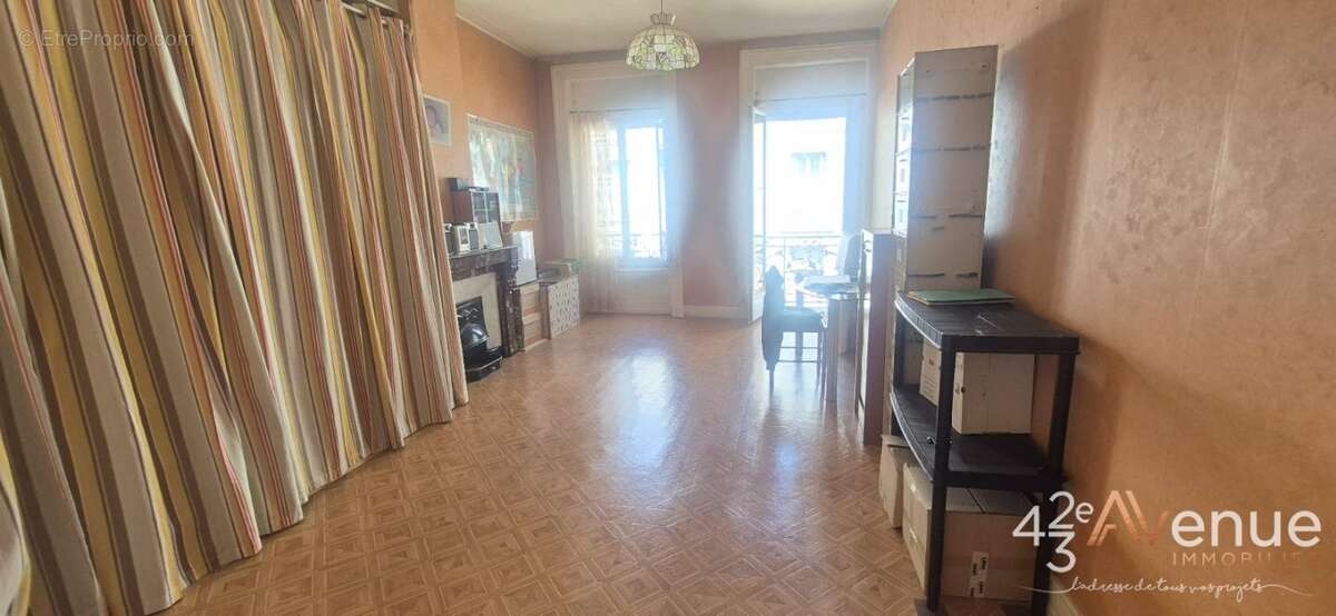 Appartement à LE CHAMBON-FEUGEROLLES