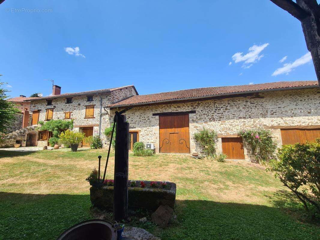 Maison en pierre 7 pièces – 230 m² – Dépendances 170 m² – Terrain 14 504 m² – Saint-Paul - photo 17