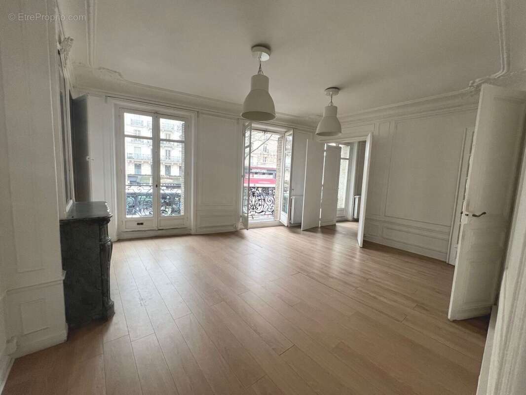 Commerce à PARIS-6E