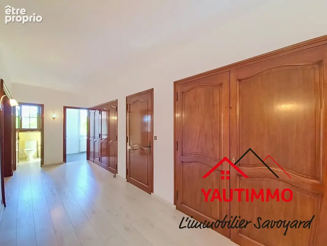 CRANVES-SALES   Maison 243 m2   Terrain 860 m2   5 chambres   Possibilité 2 appartements   Grand garage - photo 13