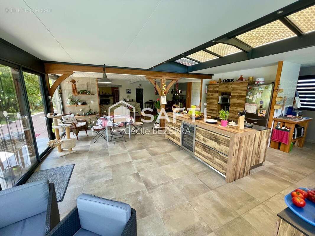 Maison 239 m² à Reans  - photo 4