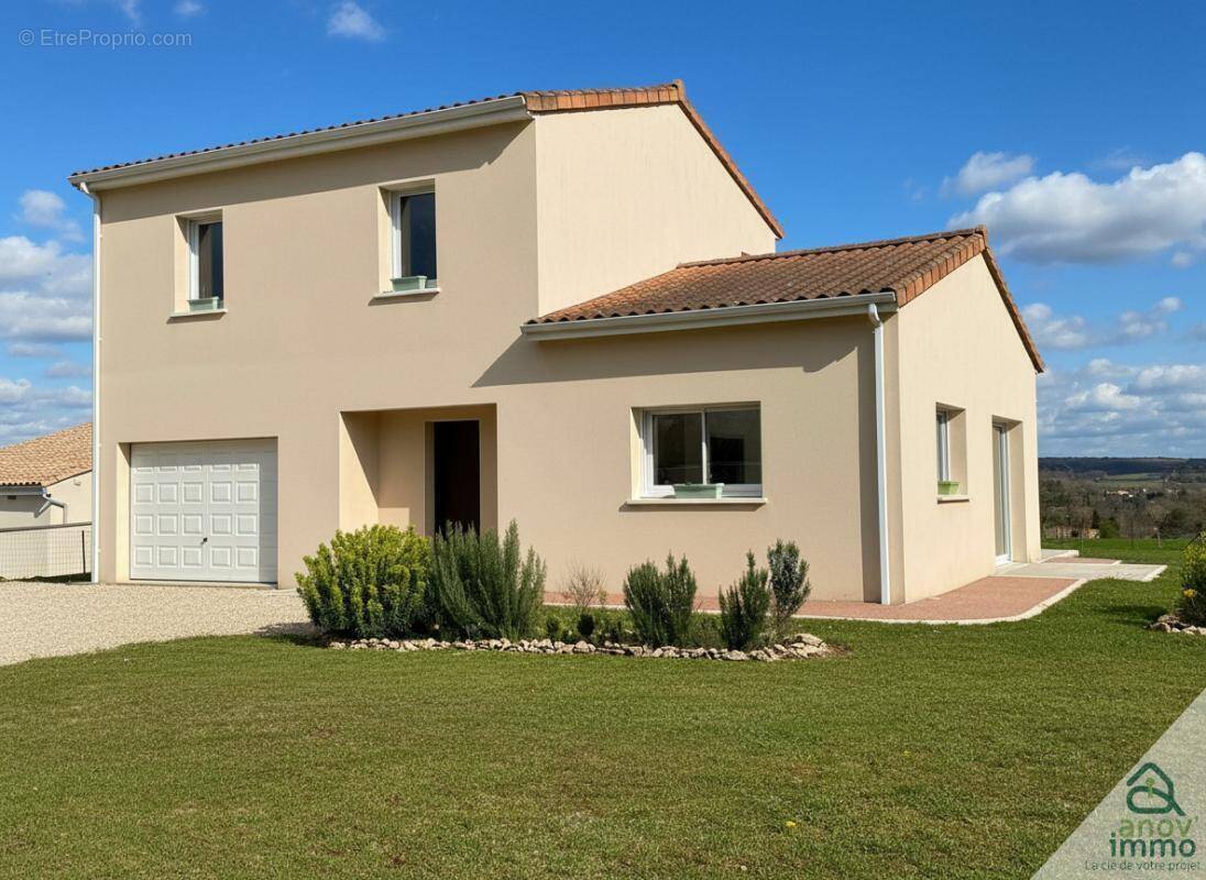Maison à MAGNAC-SUR-TOUVRE