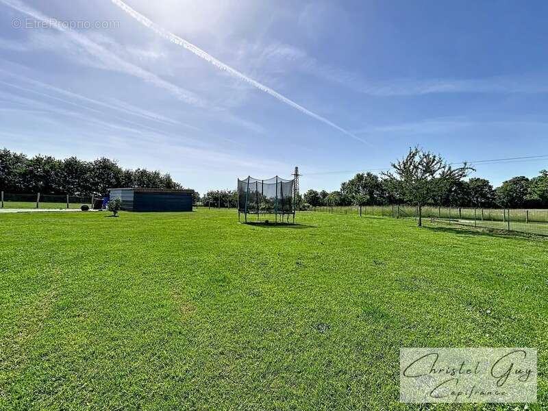 Grande maison familiale à vendre DPE B – 242 m², 8 chambres, terrain de 3 589 m² à 30 min du Mans (72) - photo 2