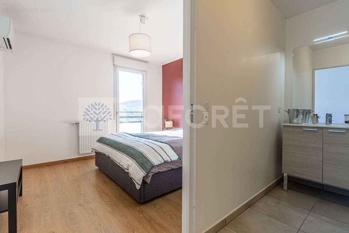Agence immobiliere laforet - "agave" - appartement t3 traversant de 78,80 m² - balcons - garage en sus - dernier etage - vue deg - photo 11