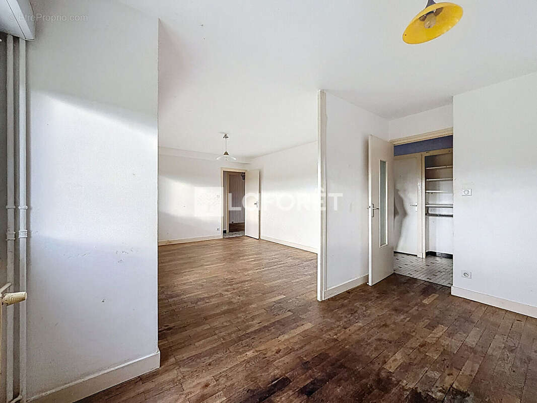 Appartement à SAINT-ETIENNE-SUR-CHALARONNE