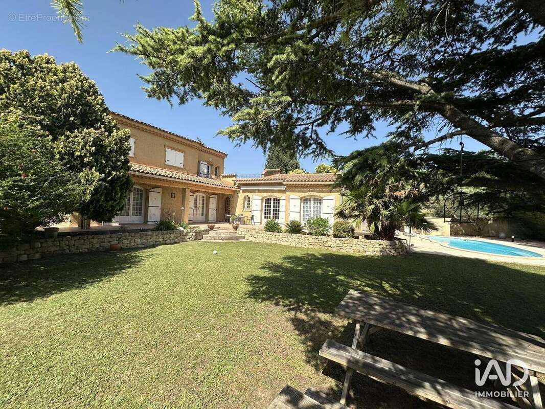 Maison 229 m² à Morieres-Les-Avignon  - photo 6