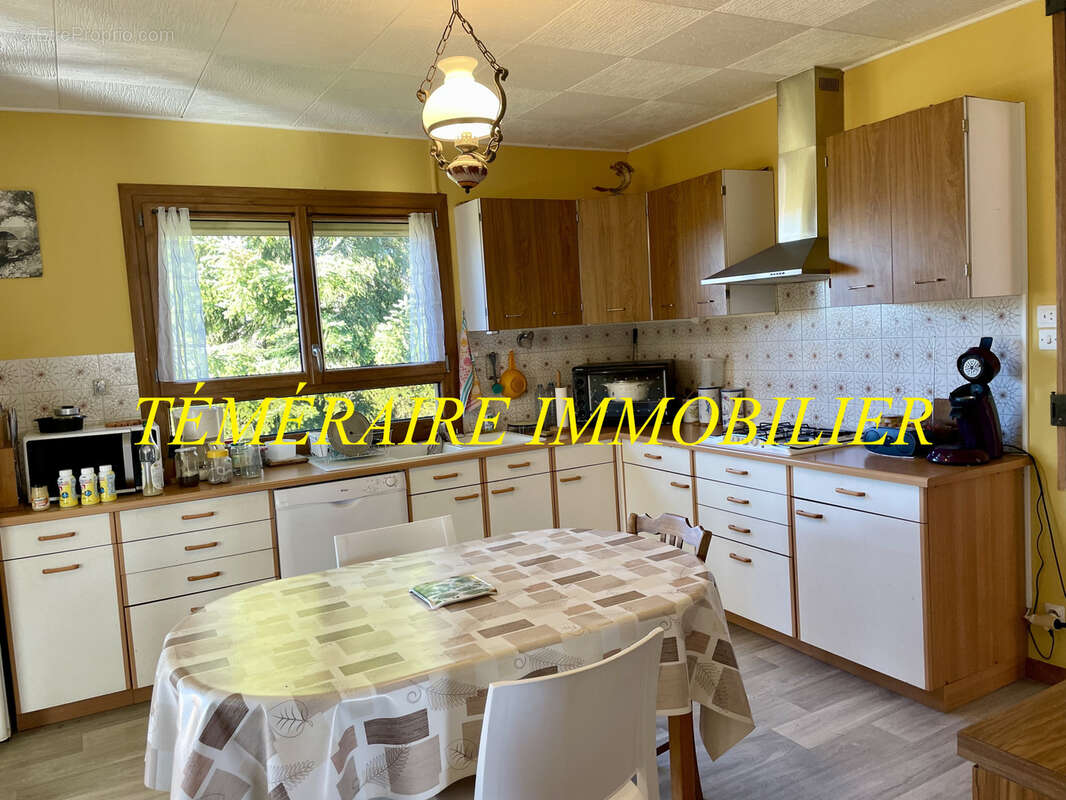 Maison à MONNET-LA-VILLE