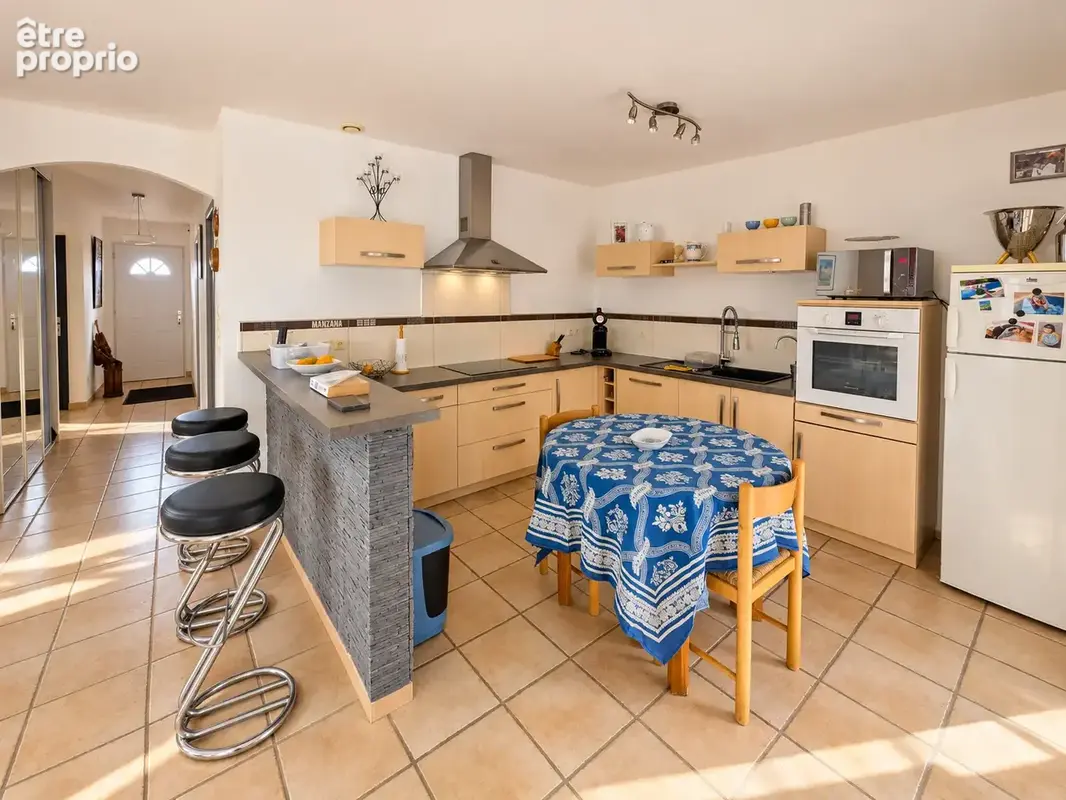 Vends villa de plain pieds 3 faces, 3 chambres, avec garage et piscine à proche des plages Vendres - photo 5