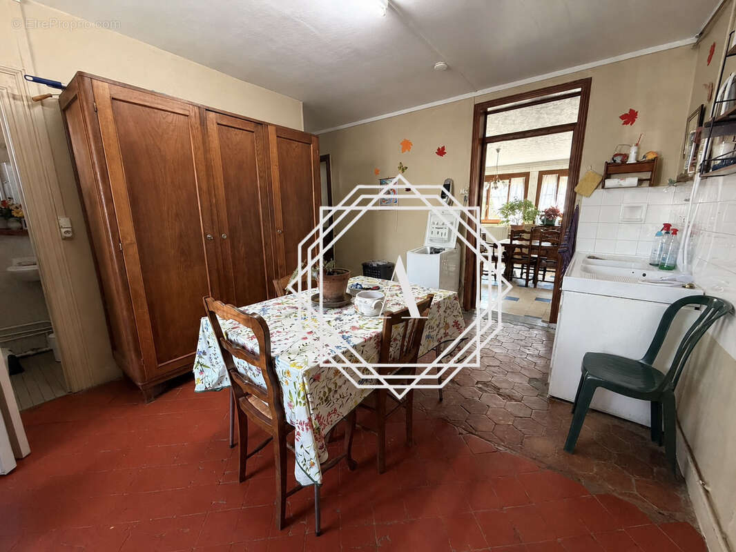 Maison familiale de 173 m2 sur un magnifique terrain arboré de 2 403 M2 - photo 6
