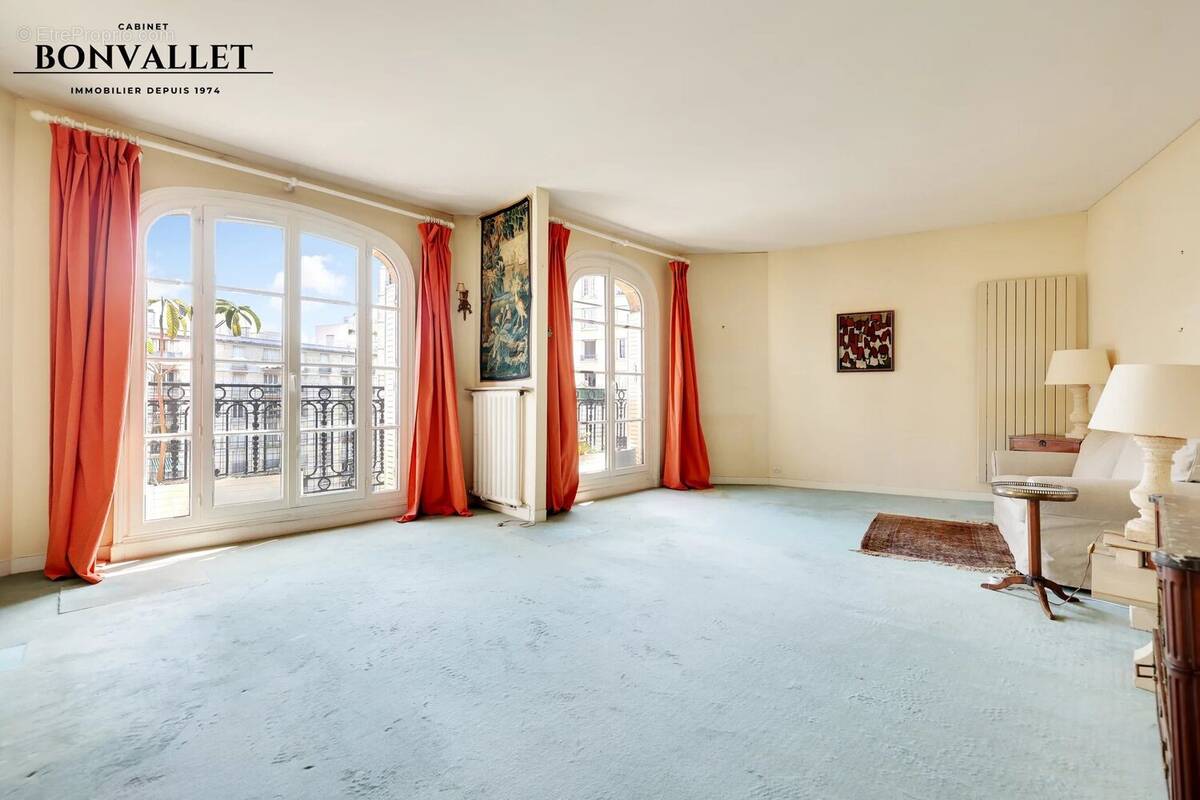 Appartement à PARIS-15E