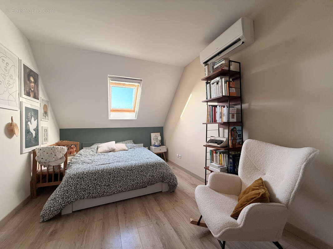 Maison à SAINTE-SABINE-SUR-LONGEVE