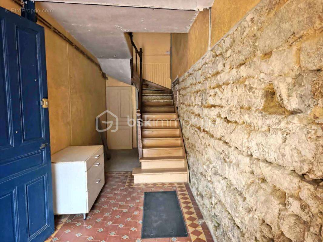 Appartement à NOIRETABLE