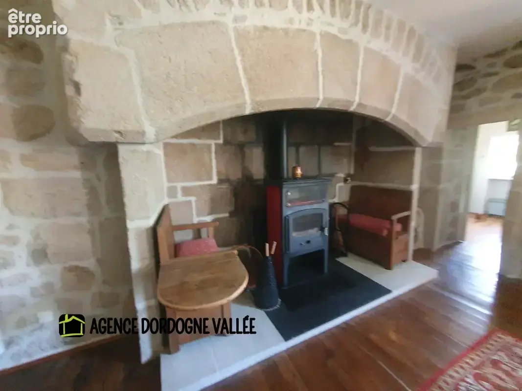 Propriété d'exception en xaintrie, 2,2 ha bois et prés attenants, dépendance ,trés bon état . - photo 7