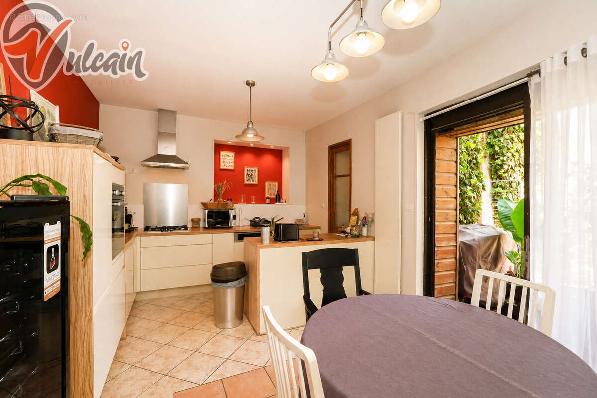 Maison de bourg avec cour et garage - photo 4