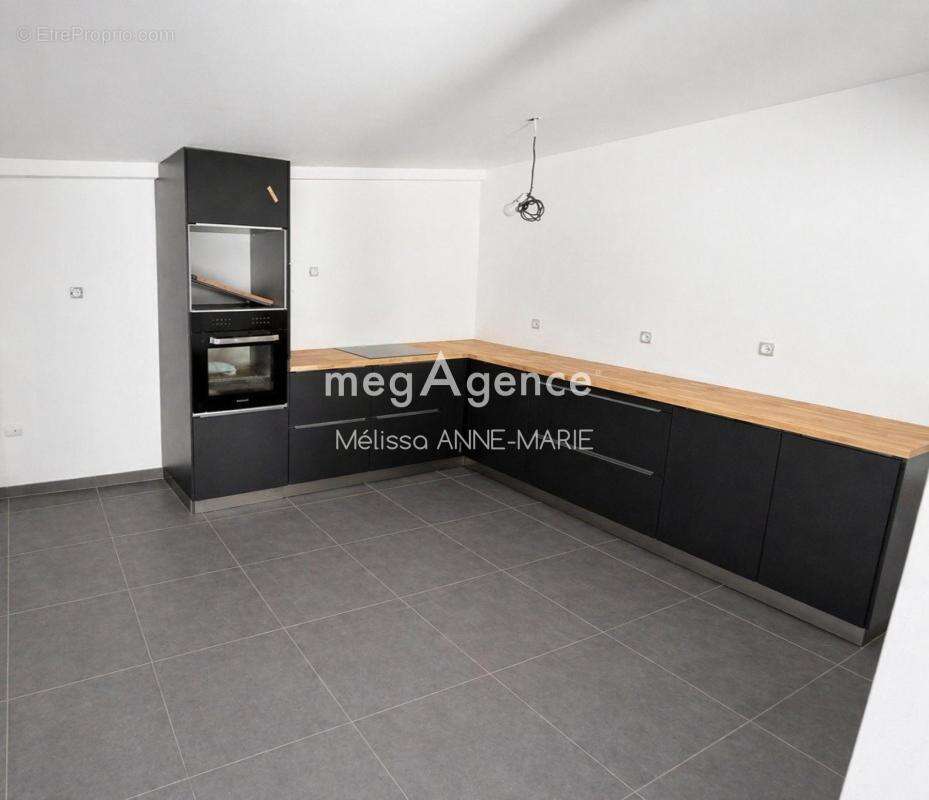 Maison à LES ABYMES