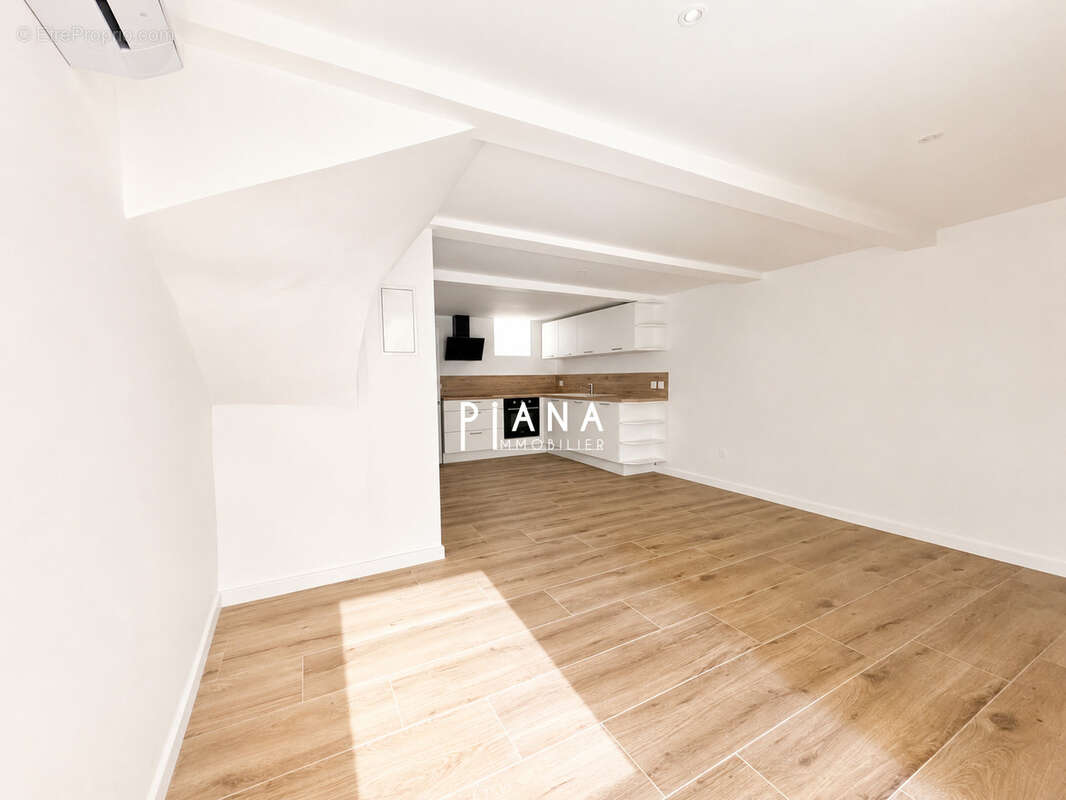 Appartement à MARSEILLE-5E