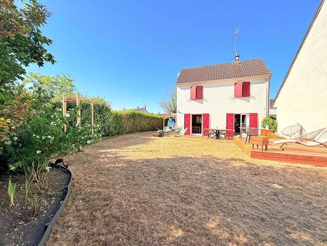 Maison Bourges 6 pièce(s) 110 m2 - photo 2