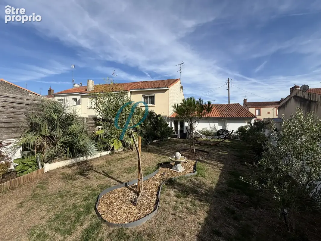 Maison à MONTREVAULT