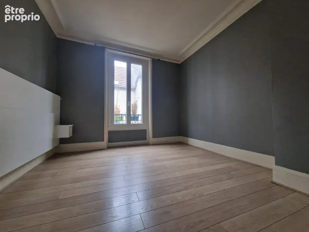 Appartement de 112m² habitables en hyper centre de Lagny-sur-Marne, lumineux, entrée, grand séjour avec balcon, cuisine équipée, - photo 11