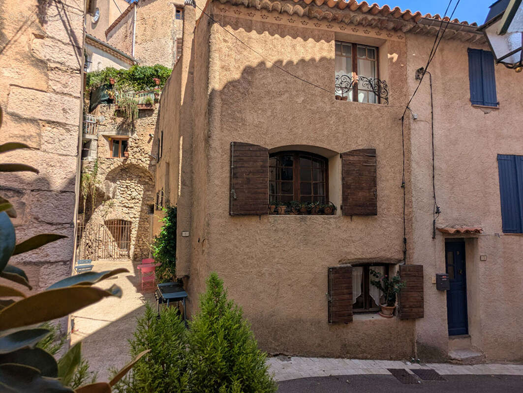 VILLECROZE, charmante maison de village de 100 m², 4 pièces et mezzanine - photo 2