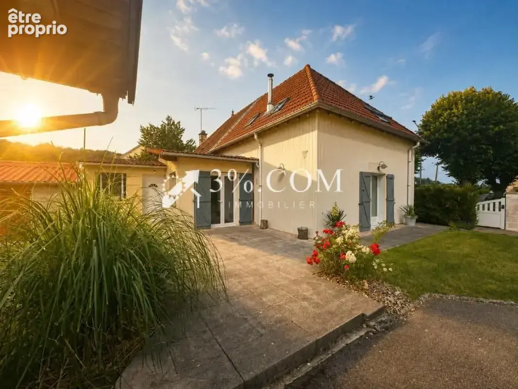 Maison 5 pièces 83 m² · à Charmes · 83 m² · 160 000 €