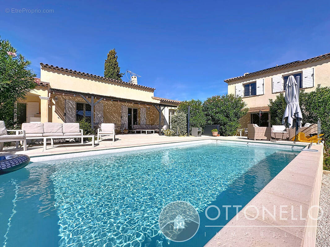 Maison à ROQUEBRUNE-SUR-ARGENS
